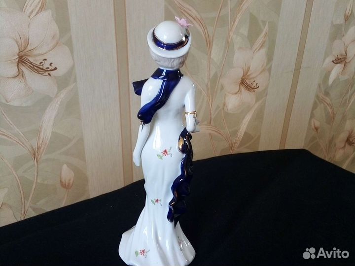 Фарфоровая Статуэтка Дамы ссср. Новая