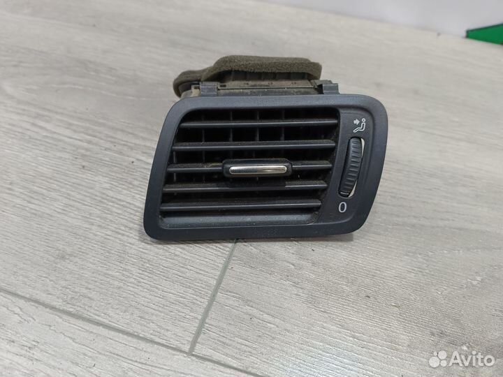 Дефлектор воздуха левый для Volkswagen Passat B6