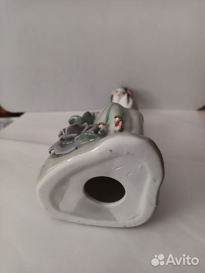 Фарфоровая статуэтка