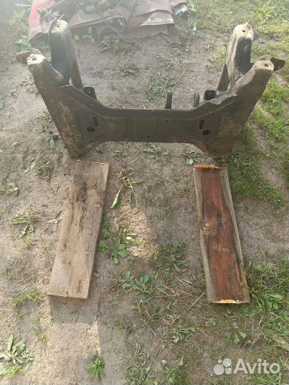 Подрамник Фольксваген т4 93г