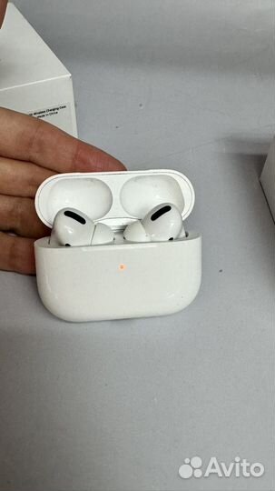 Наушники airpods pro MWP22ZA/A левый шипит