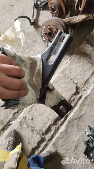 Кронштейн левый сдвижной двери Вито 639