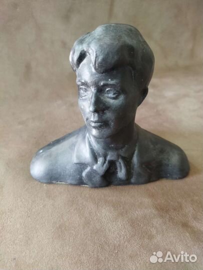 Бюст Есенин
