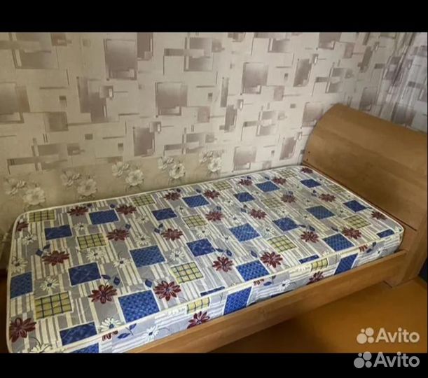 Кровать