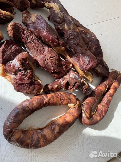 Копчёная конская колбаса казы, копчёное мясо