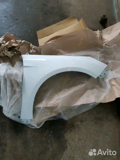 Крыло в цвет Ford Focus 3