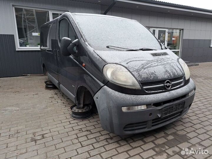 Петля капота правая Opel Vivaro