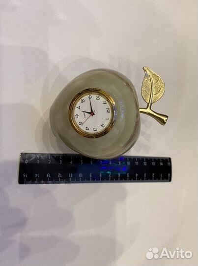 Часы из оникса