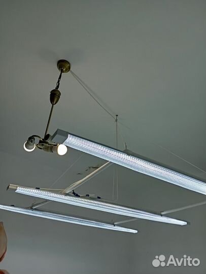 Раскройный стол и дополнительное освещение