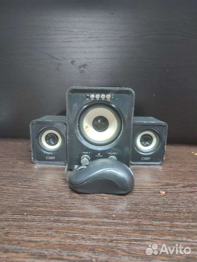 Колонки для компьютера и мышка