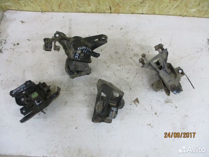 Подушки кронштейны двигателя Тойота Королла 150