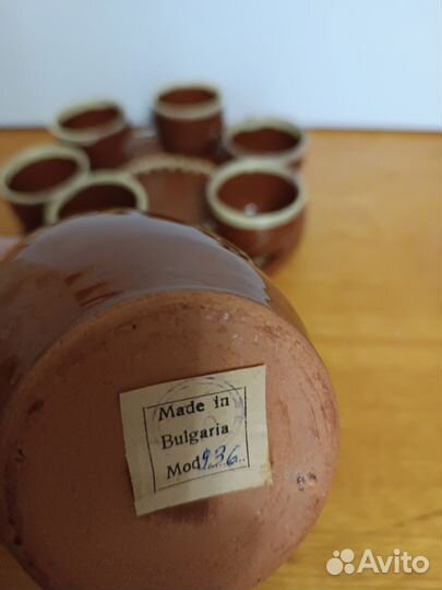 Глиняный кувшин с бокалами для вина (Болгария)