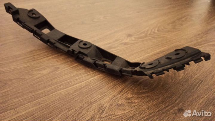 Направляющая бампера заднего Scirocco