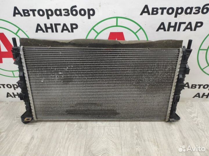 Радиатор охлаждения двигателя Ford Focus CB4 hhda