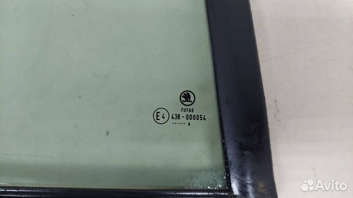 Стекло двери задней правой форточка Skoda Rapid 20