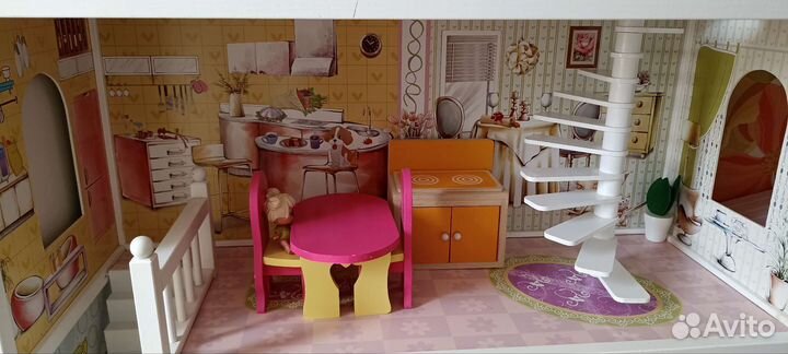Большой кукольный домик