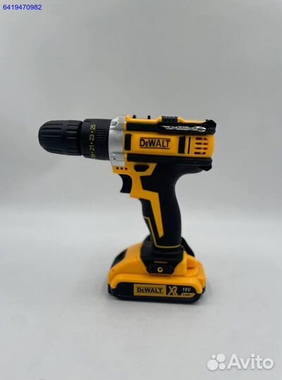 Шуруповерт DeWalt с набором инструментов