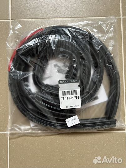 Уплотнитель капота Renault