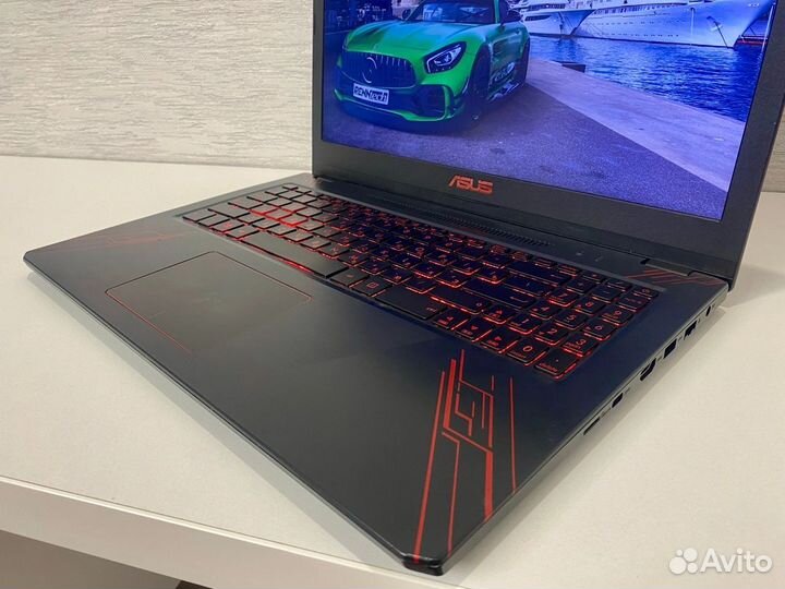 Asus i5-8250u/GTX 1050/16 GB DDR4/SSD+HDD