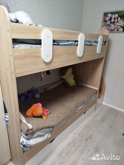 Двухъярусная кровать