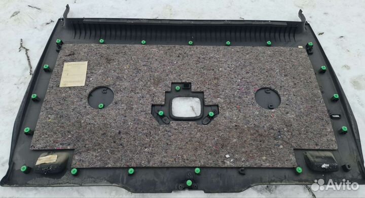 Обшивка двери багажника Mercedes W639