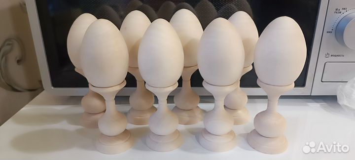 Деревянные яйца для оплетения на подставках