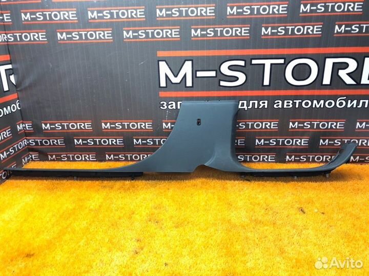 Накладка на порог салона правая Volkswagen Touareg