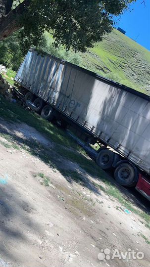 Freightliner Century Class с полуприцепом, 1999