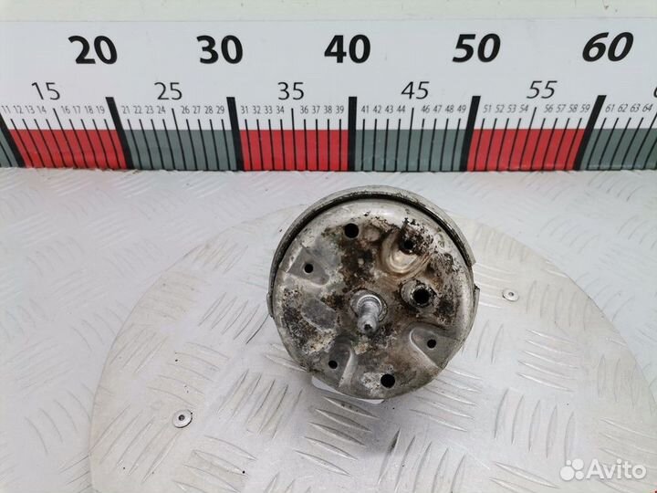 Подушка крепления двигателя Volkswagen Passat B5