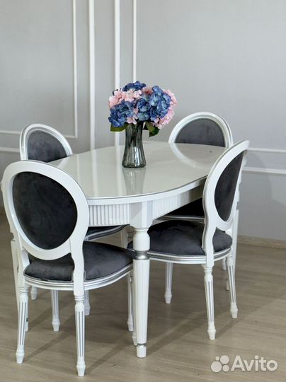 Комплект стол и стулья. В наличии