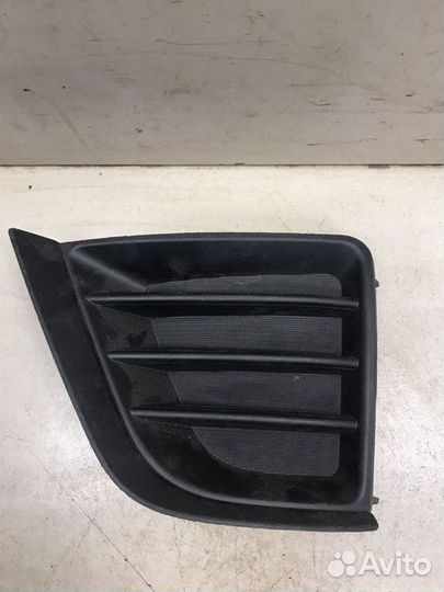 Решетка в бампер под птф левая Toyota Corolla