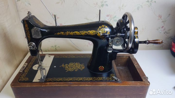Швейная машинка Зингер