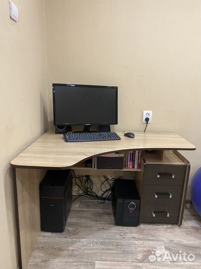Компьютерный стол