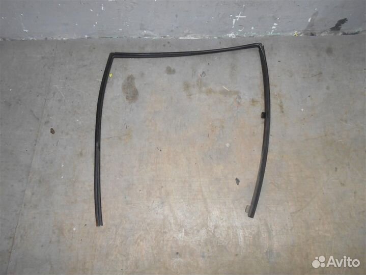 Уплотнитель стекла задней левой двери от Toyota A