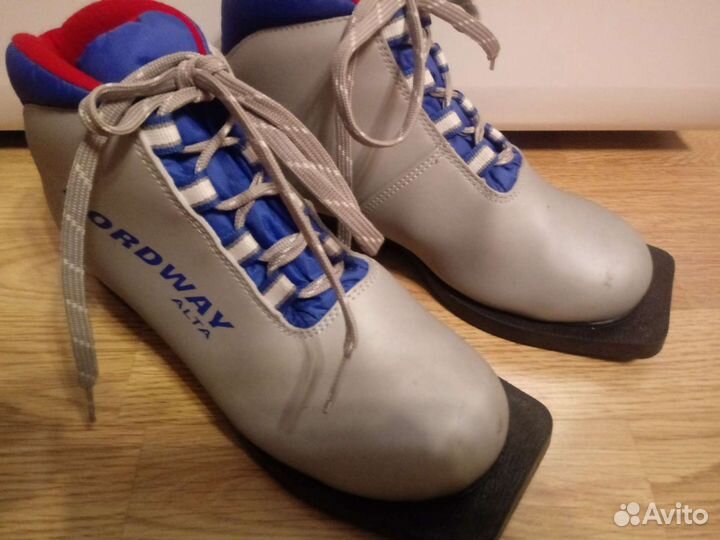 Лыжные ботинки