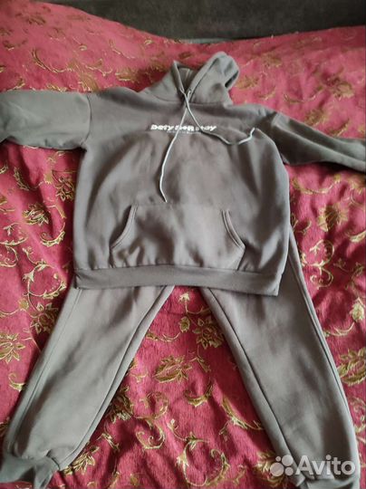 Спортивный костюм женский