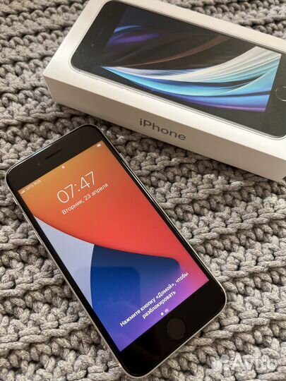 iPhone SE, 64 ГБ