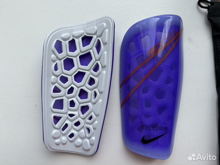 Щитки футбольные