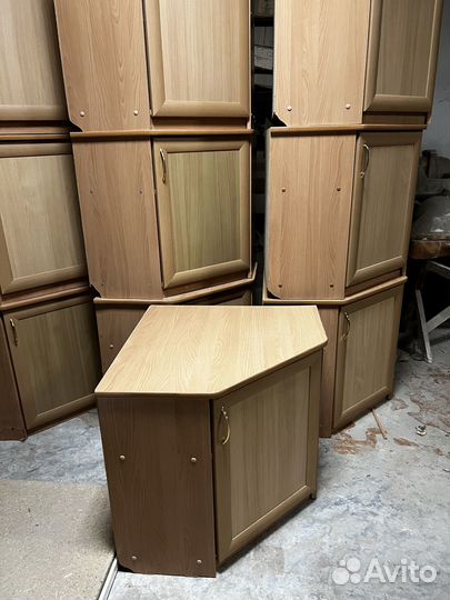 Угловая тумбочка