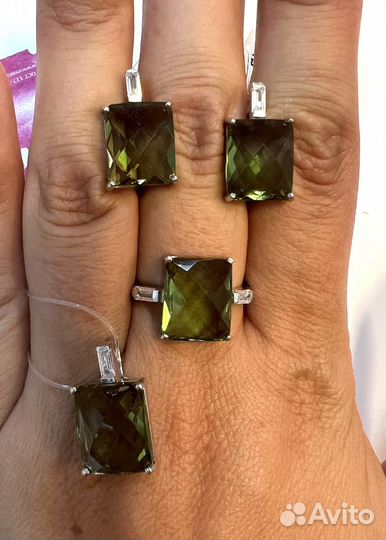 Комплект с султанитом из серебра