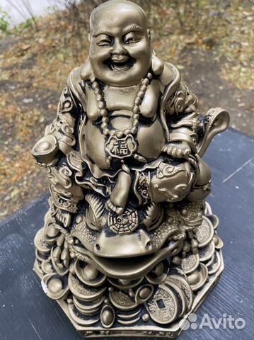 Будда с лягушкой и монетами