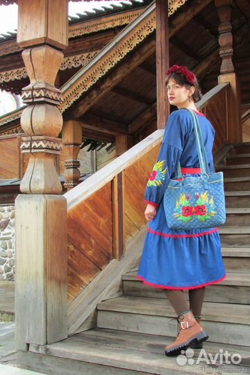 Платье джинсовое с вышитыми маками