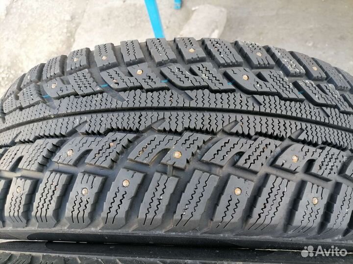 Kumho I'Zen RV Stud KC16 215/70 R16