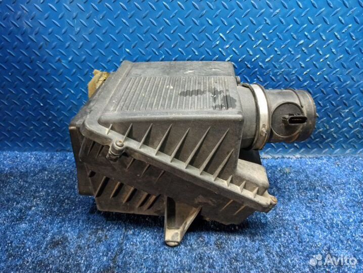 Корпус воздушного фильтра Cadillac Escalade 3