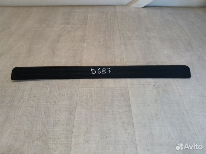 Накладка порога (внутренняя) передняя правая Mazda