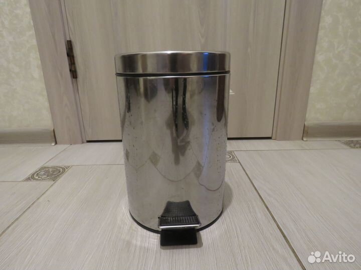 Ведро для мусора с педалью