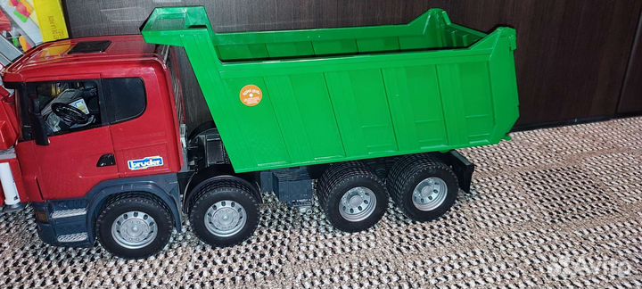 Грузовик bruder scania