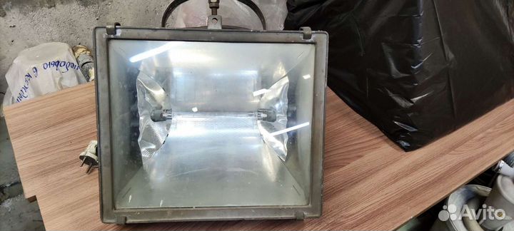 Прожектор галогеновый