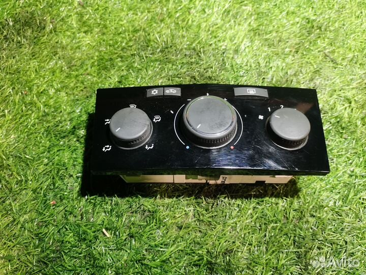 Накладка чёрная с блоком климата opel zafira B