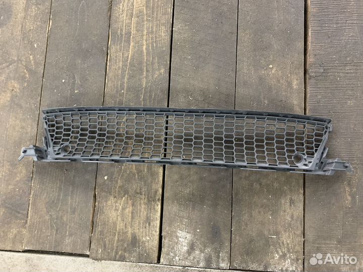 Нижняя решетка бампера lexus is 300 h